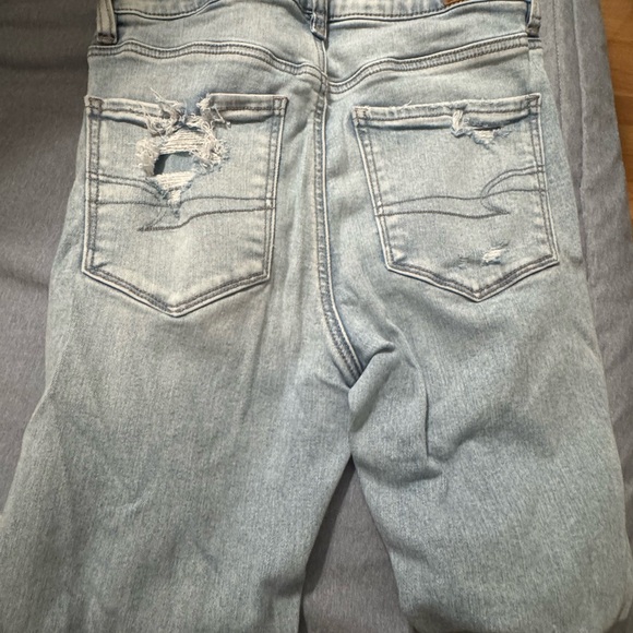 American Eagle Distressed Light Blue Jeans - Picture 4 of 4